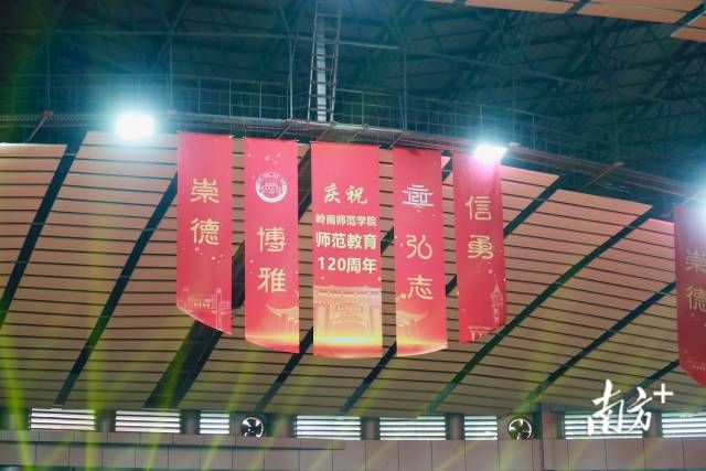  南方+ 林露 拍摄