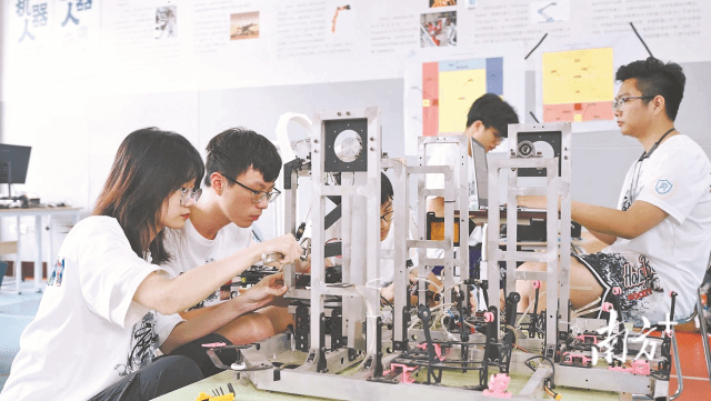 cf1f9e262afc4cad9a9445835fcf0eeb_watermark.png 广东工业大学粤港机器人学院多专业融合培养人才。