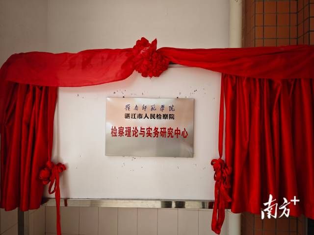 74f263942ad64a00bf6fa7cef72bcac5_batchwm.jpg 74f263942ad64a00bf6fa7cef72bcac5_batchwm.jpg