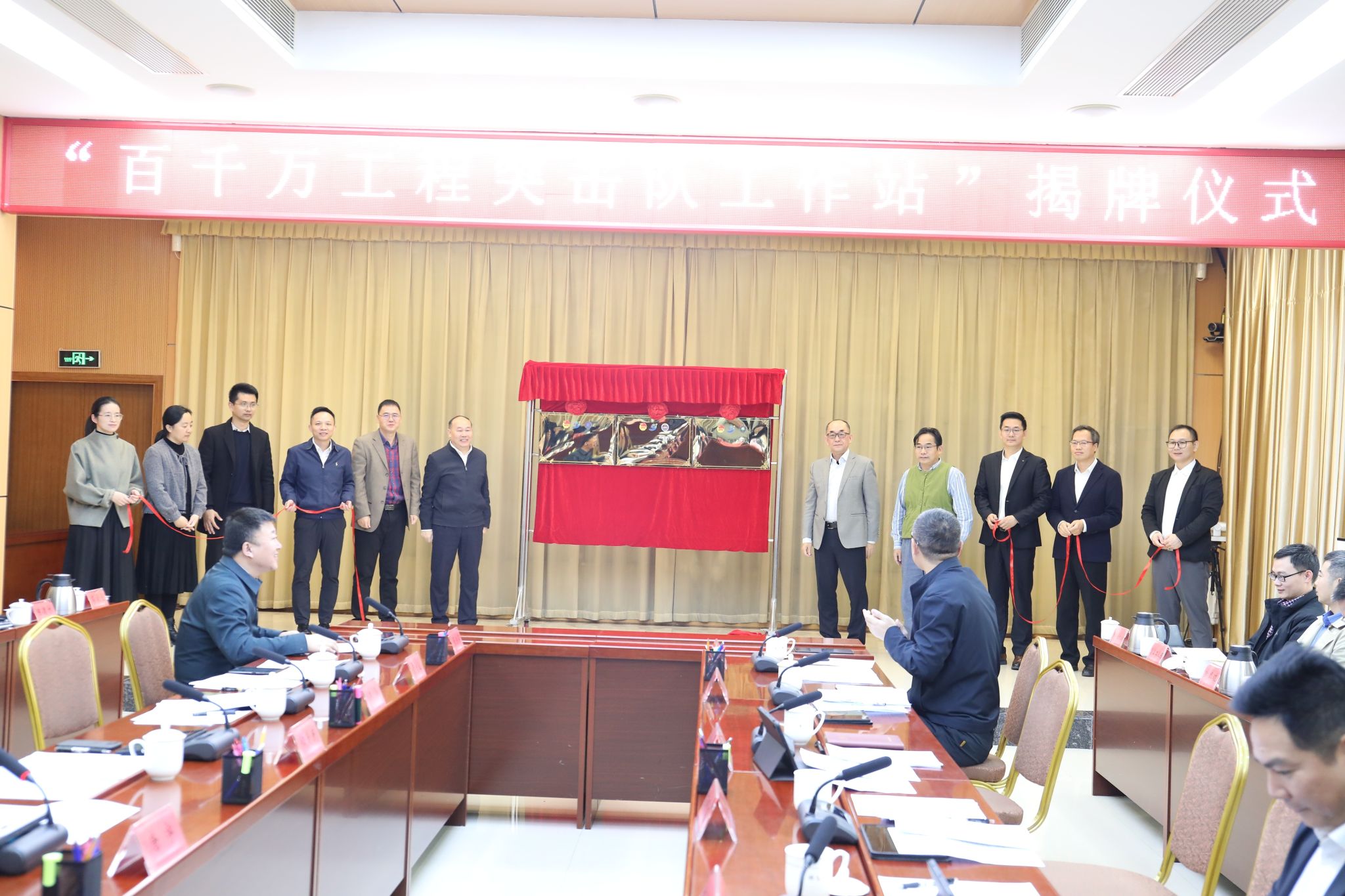 a61a1127613e42d6b3285de47d81bed2~tplv-tt-origin-web:gif.jpeg a61a1127613e42d6b3285de47d81bed2~tplv-tt-origin-web:gif.jpeg