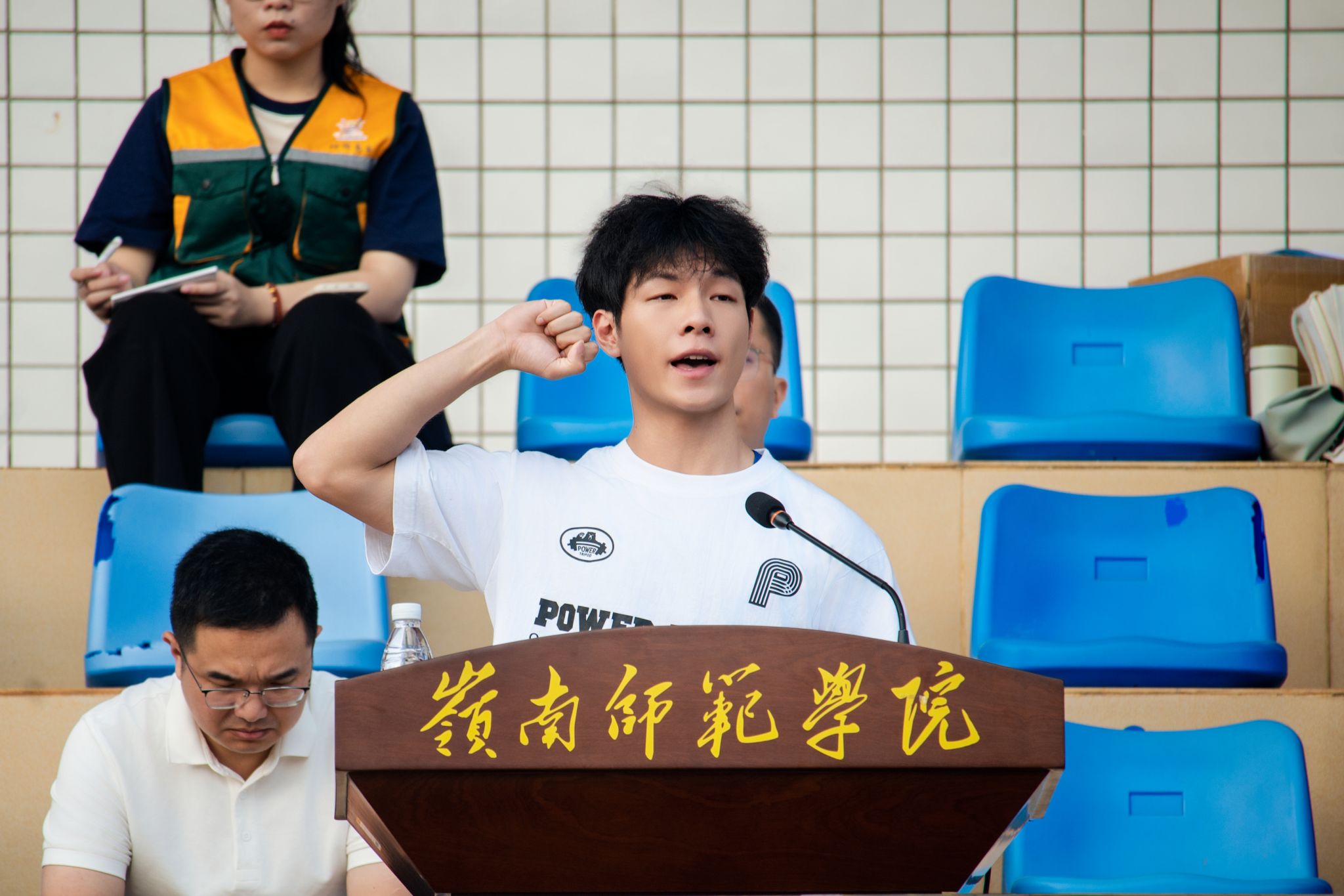 学生代表.jpg 学生代表.jpg