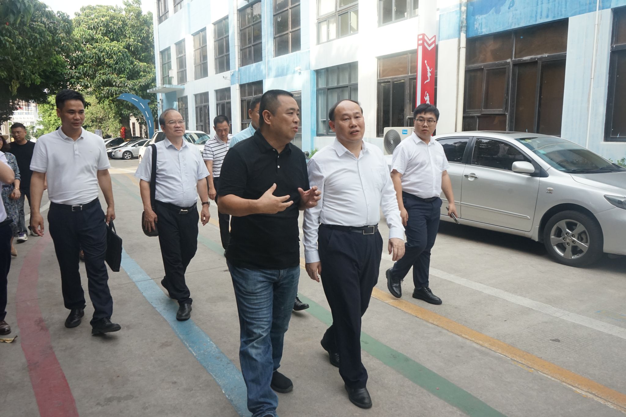 2.阳爱民校长一行走访校友企业.JPG 2.阳爱民校长一行走访校友企业.JPG