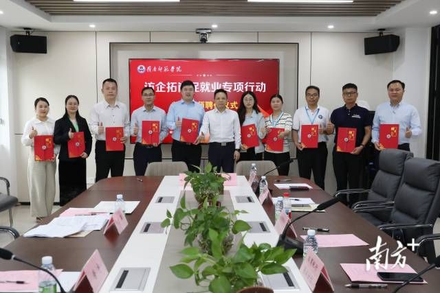 d70232263ad7406db6e9bbe8a3ab9244_batchwm.jpg d70232263ad7406db6e9bbe8a3ab9244_batchwm.jpg